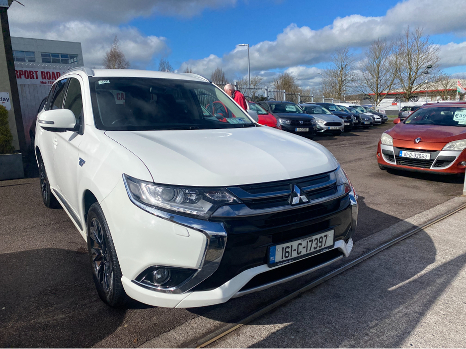 2016 Mitsubishi Outlander - image 4