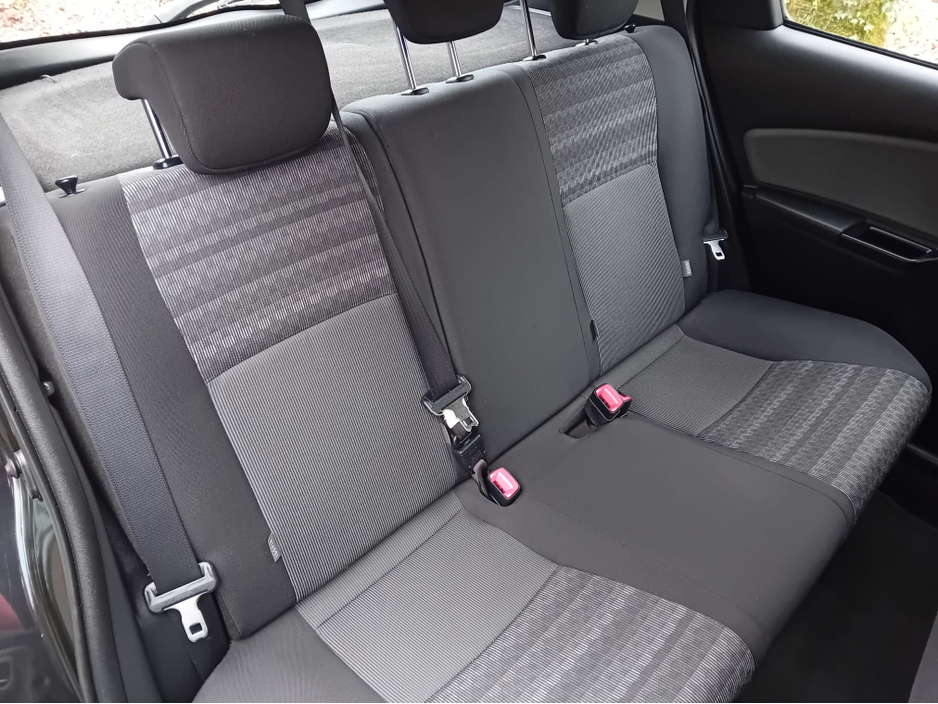 2016 Toyota Yaris - image 12