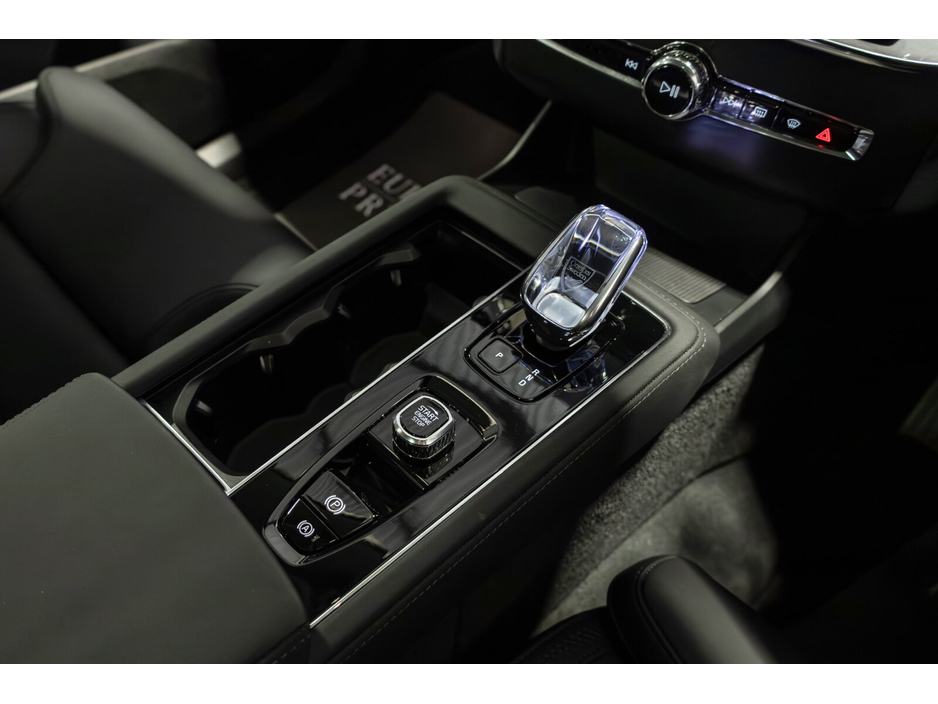 2025 Volvo XC90 T8 PHEV 455hp Plus (Dark Theme) €78,950