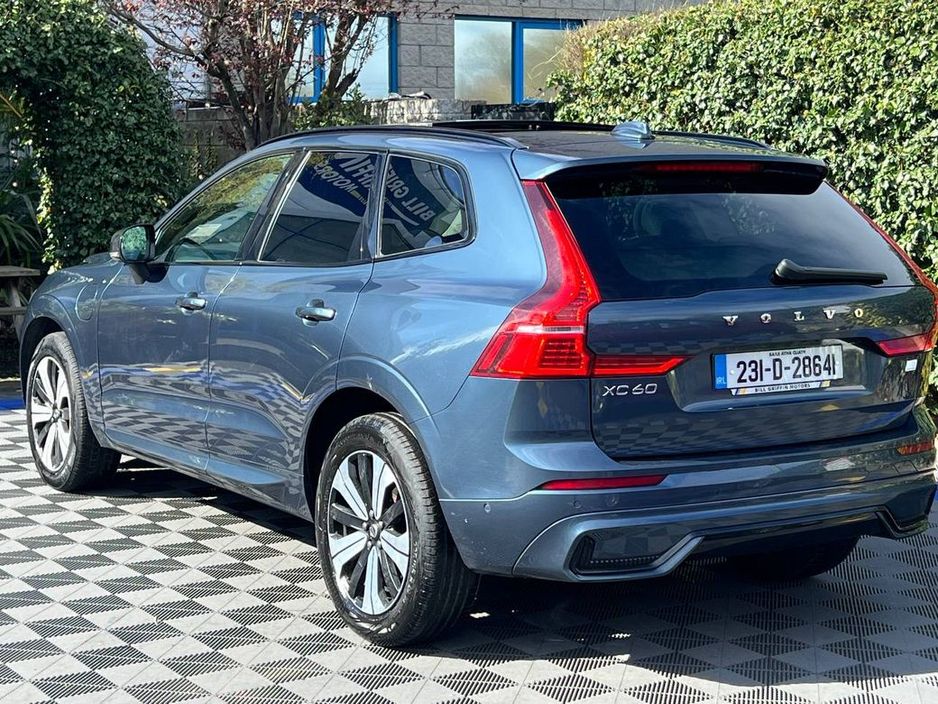 2023 Volvo XC60 - image 7