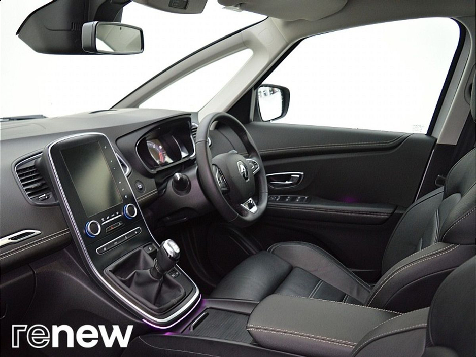 2017 Renault Grand Scenic - image 5