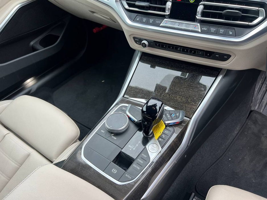 2022 BMW 3 Series - image 11