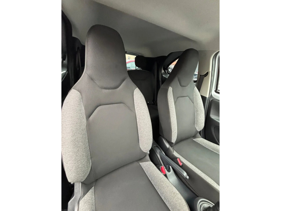 2022 Toyota Aygo 1.0 VVT-i x-play Smartphone €13,900