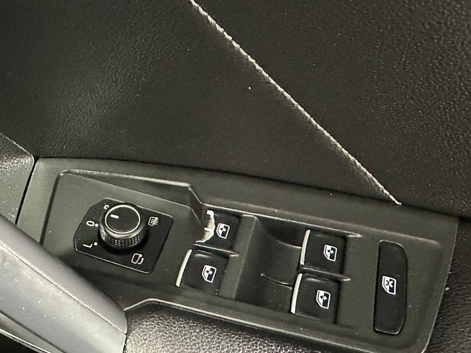 2020 Volkswagen Tiguan - image 22