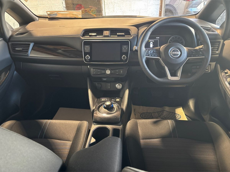 2023 Nissan Leaf - image 3