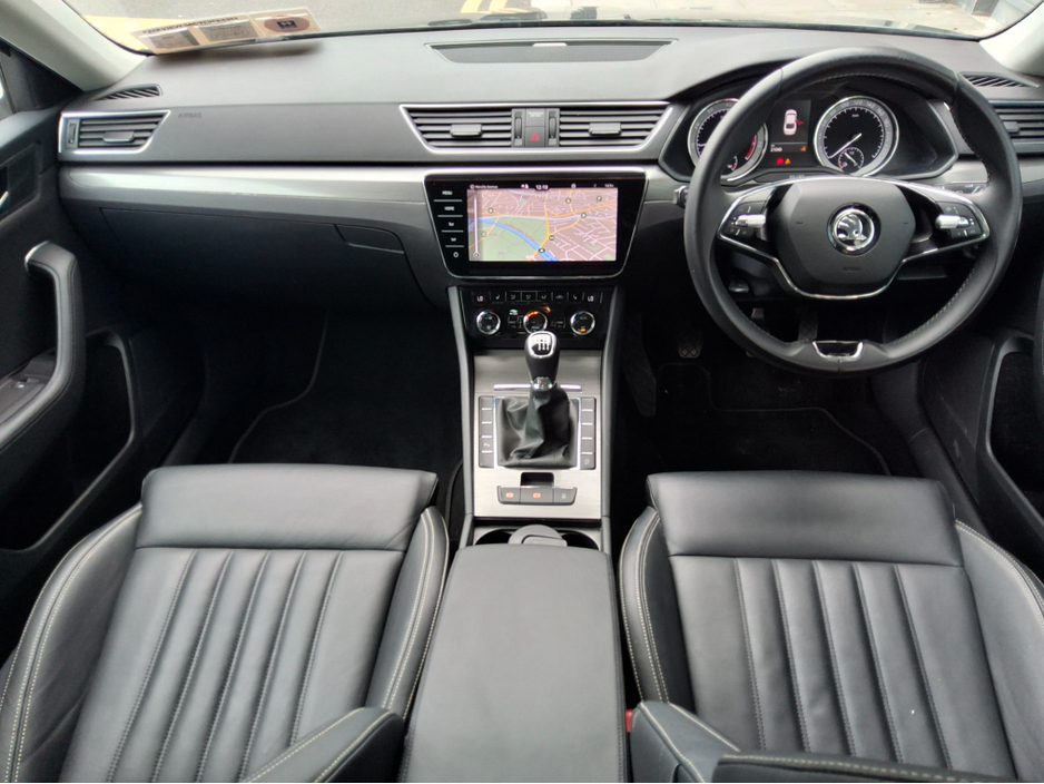 2021 Skoda Superb - image 8