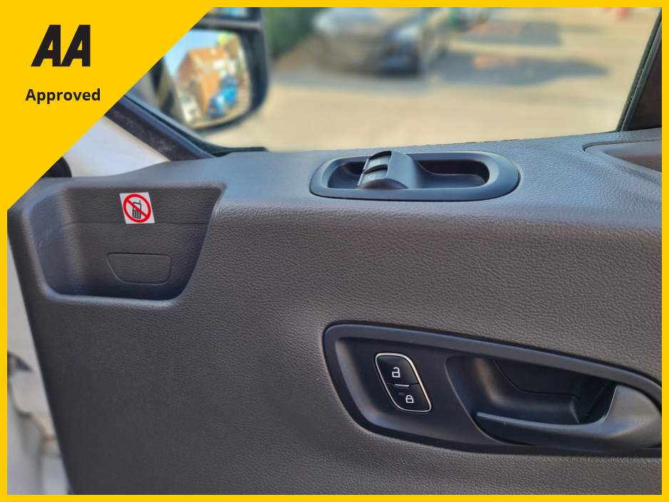 2020 Ford Transit - image 11