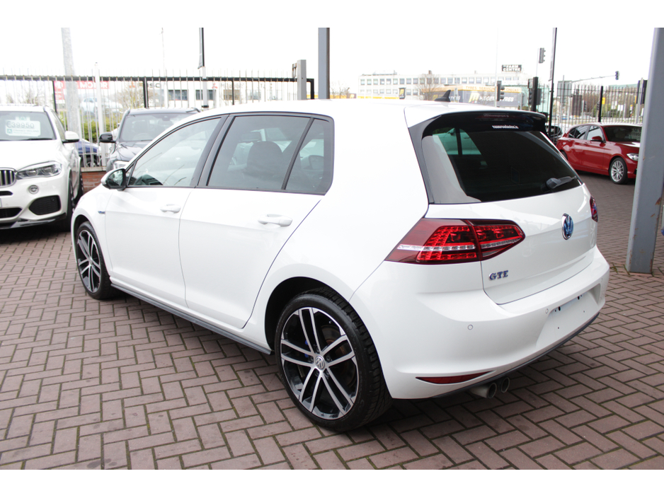 2016 Volkswagen Golf - image 6