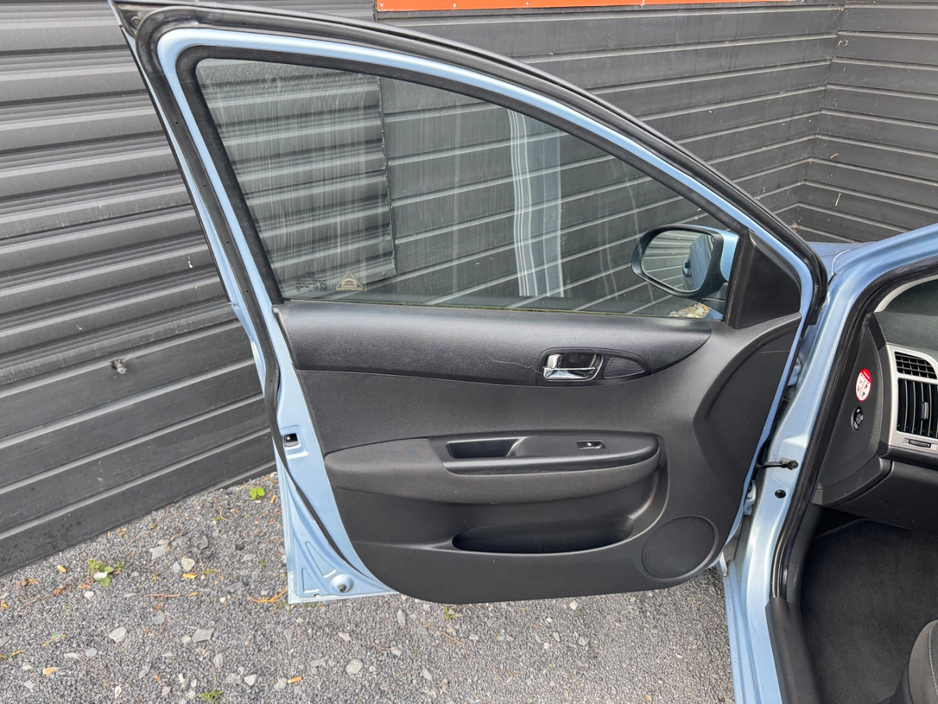 2012 Hyundai i20 - image 15