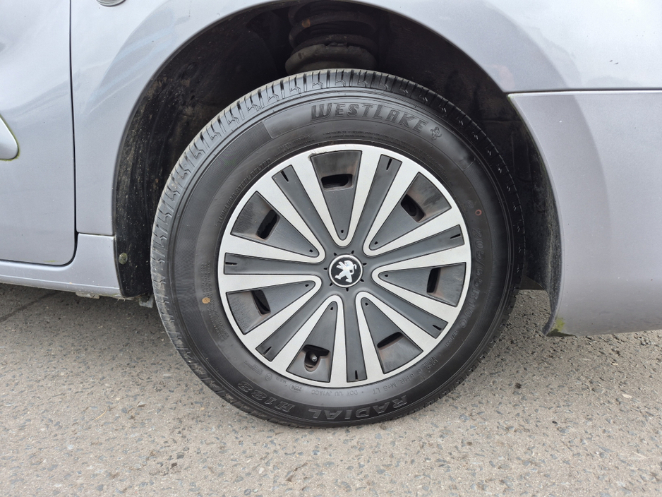 2017 Peugeot Partner - image 5