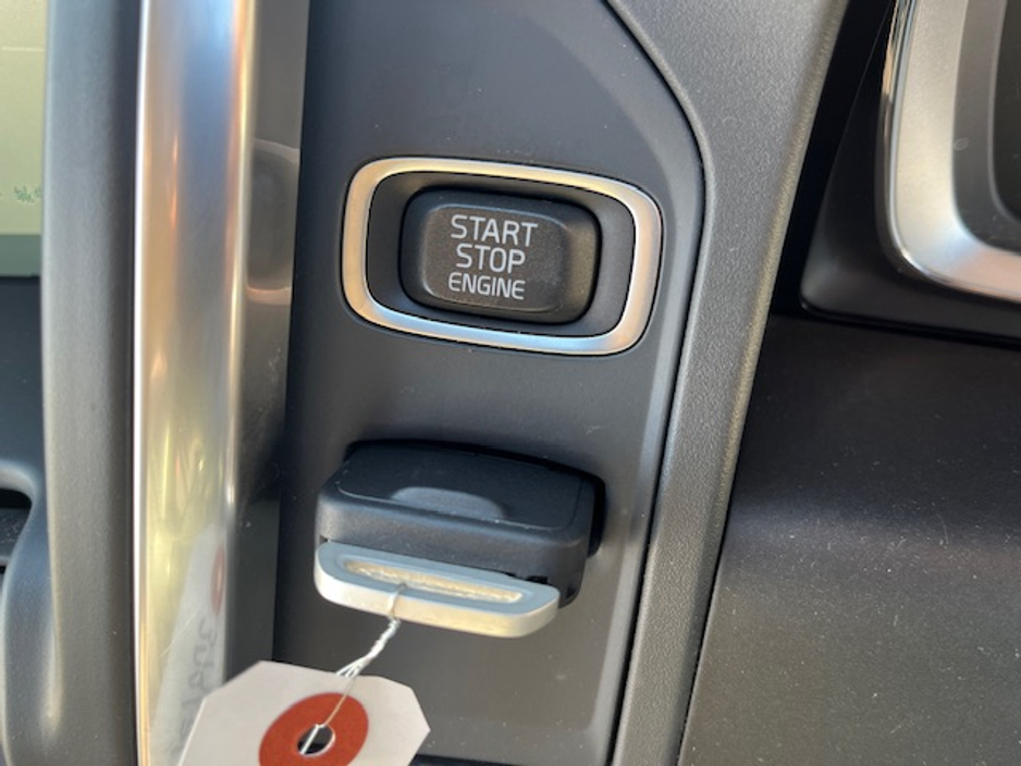 2016 Volvo XC60 - image 17