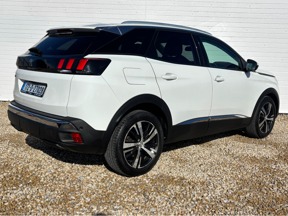 2017 Peugeot 3008 - image 2