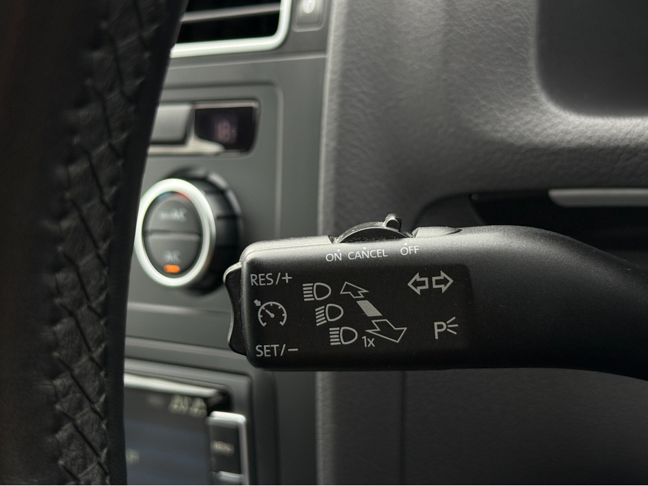 2015 Volkswagen Touran ( 152 REG ) HIGHLINE EDITION 7 SEATER * ALCANTARA SEATS * REVERSING CAMERA * SIMI DEALER - SPECIALISING IN IMPORTS OF JAP AUTOMATIC HI SPEC BLUEMOTION // LARGE TOUCH SCREEN // €15,450