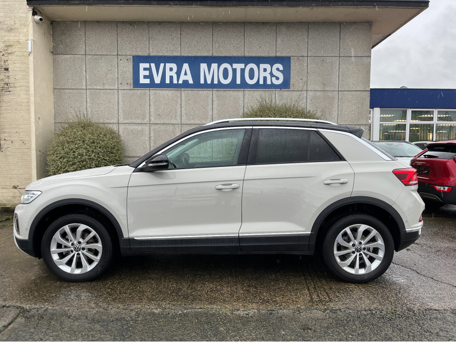 2023 Volkswagen T-Roc STYLE 1.0 PETROL //HIGH SPEC//HALF LEATHER HEATED SEATS//PANORAMIC GLASS ROOF//SAT NAV//REVERSE CAMERA// €27,950