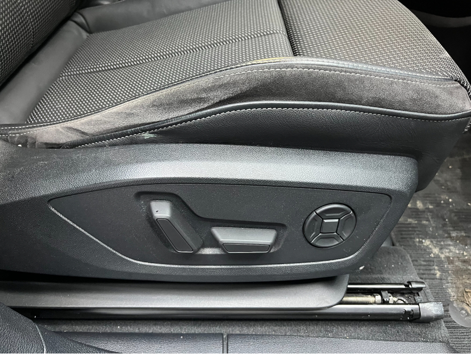 2020 Audi Q3 2020 AUDI Q3 35TDI QUATTRO S LINE 2.0 AUTOMATIC / CRUISE CONTROL / 360° PARKING CAMERA / ELECTRIC HEATED SEATS / PADDLE SHIFTERS / APPLE CARPLAY