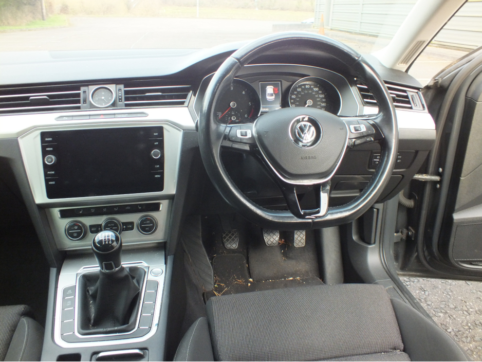 2018 Volkswagen Passat - image 13