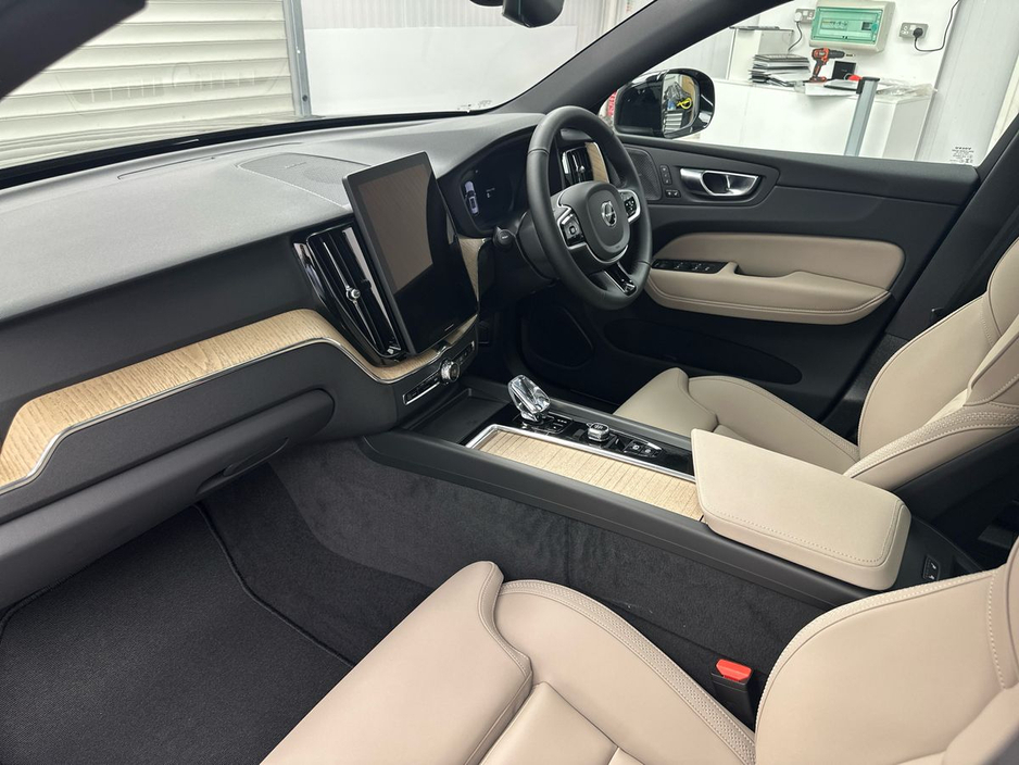 2026 Volvo XC60 - image 2