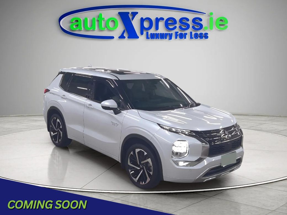 2023 Mitsubishi Outlander PHEV 4WD, Low mileage, Reversing camera