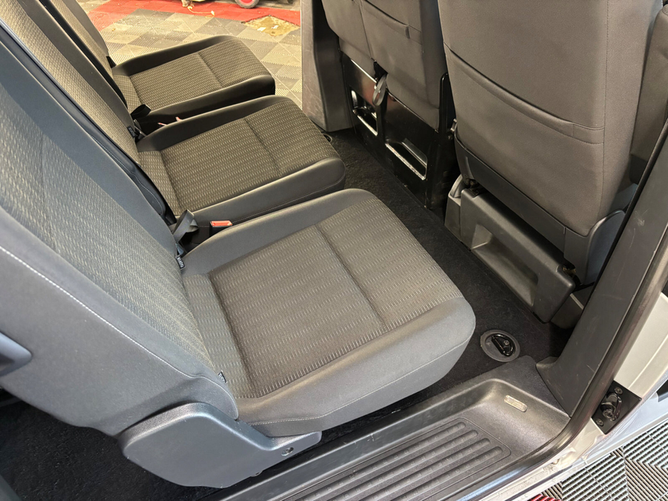 2019 Volkswagen Transporter Shuttle - image 13