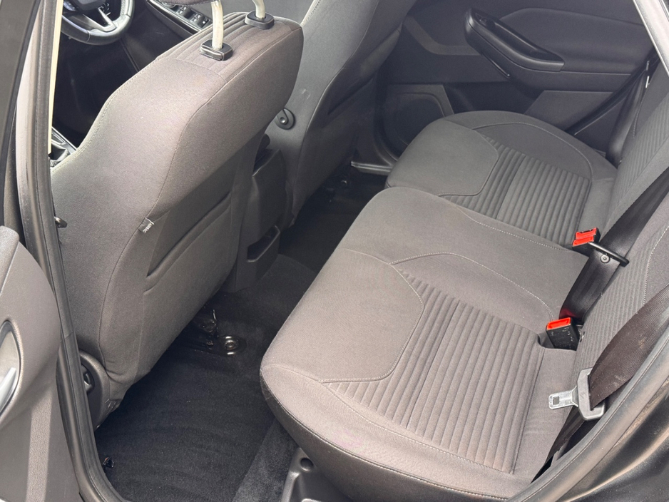 2017 Ford Focus - image 7