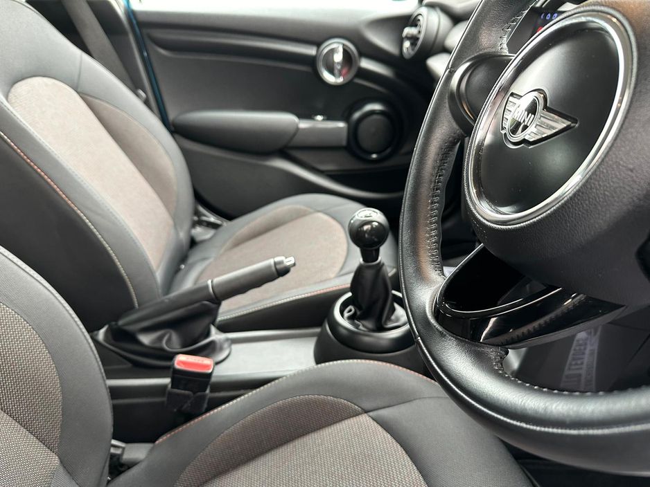 2017 MINI Cooper - image 17