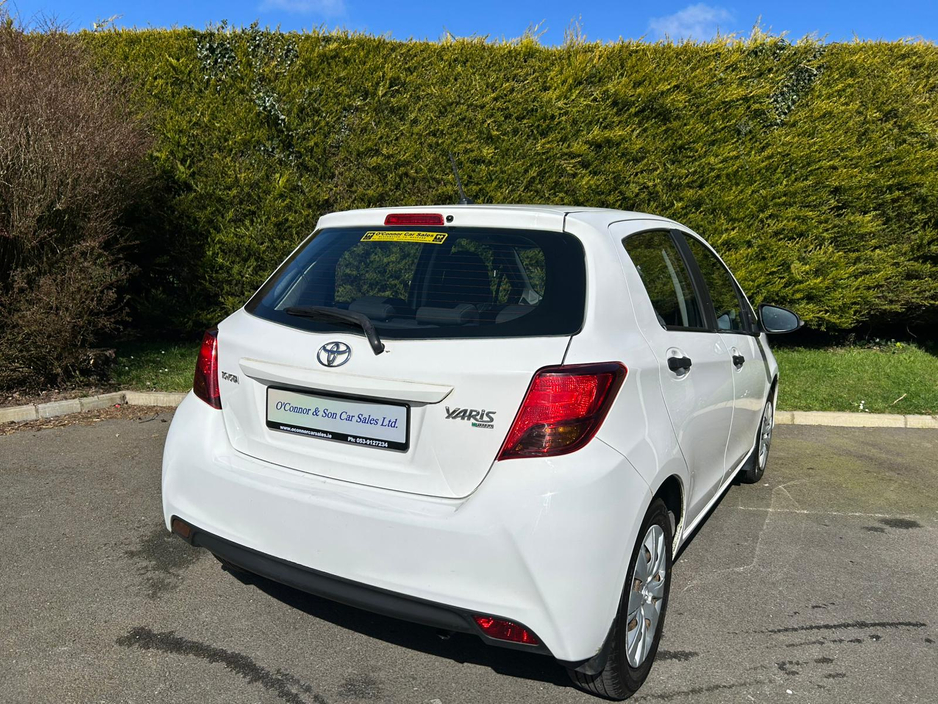 2016 Toyota Yaris - image 4