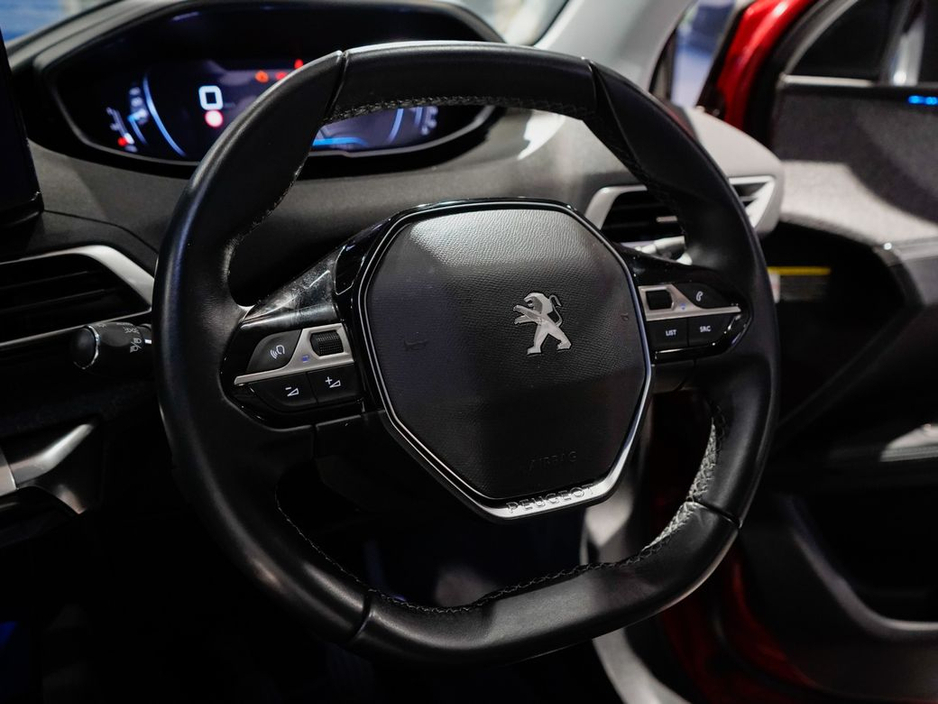 2022 Peugeot 5008 - image 15