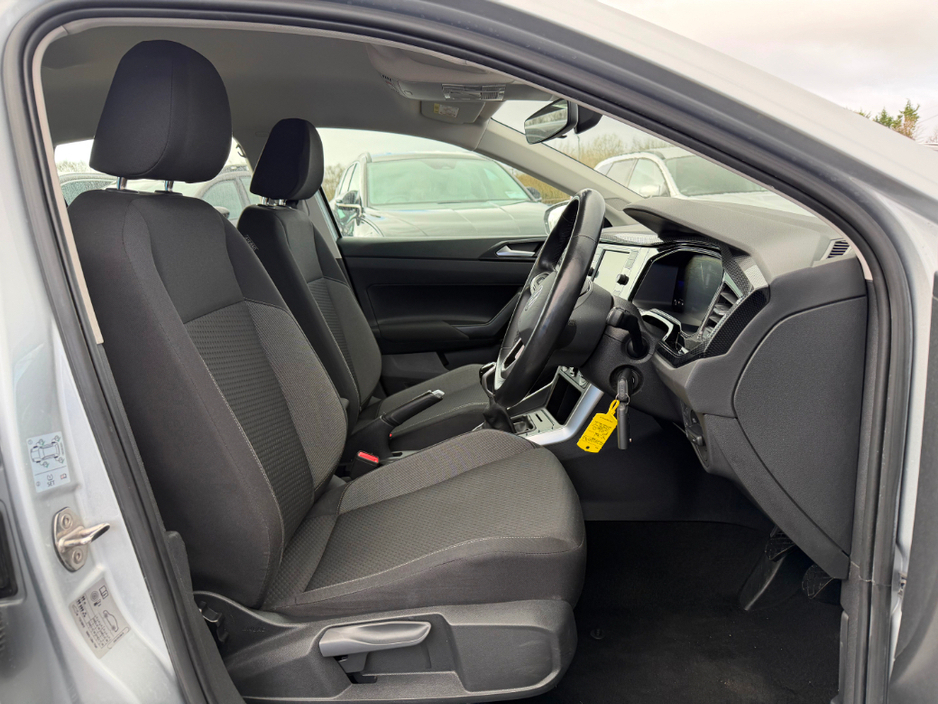 2022 Volkswagen Polo - image 5