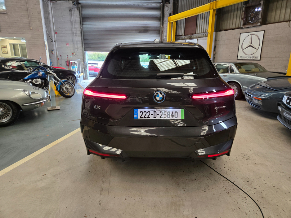 2022 BMW iX - image 25
