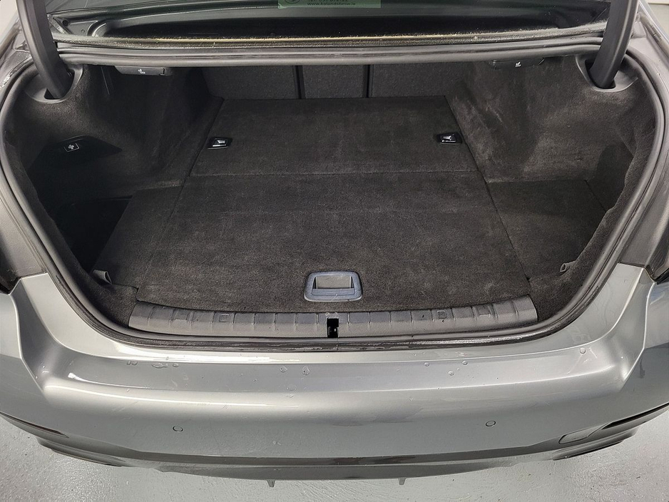 2023 BMW 5 Series - image 13