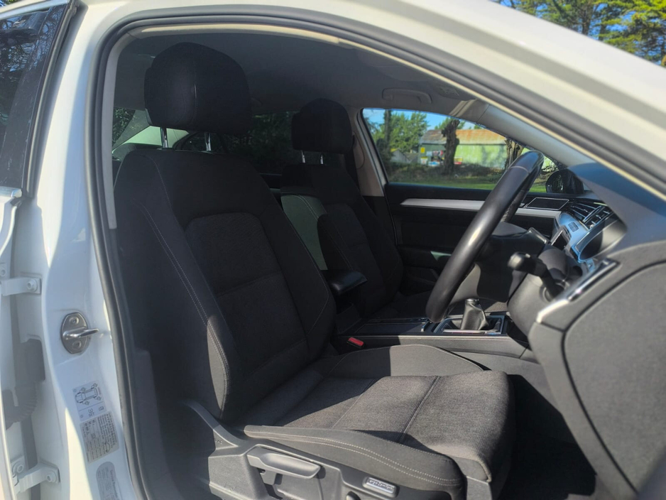 2018 Volkswagen Passat - image 23