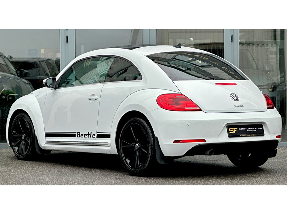 2016 Volkswagen Beetle - image 4