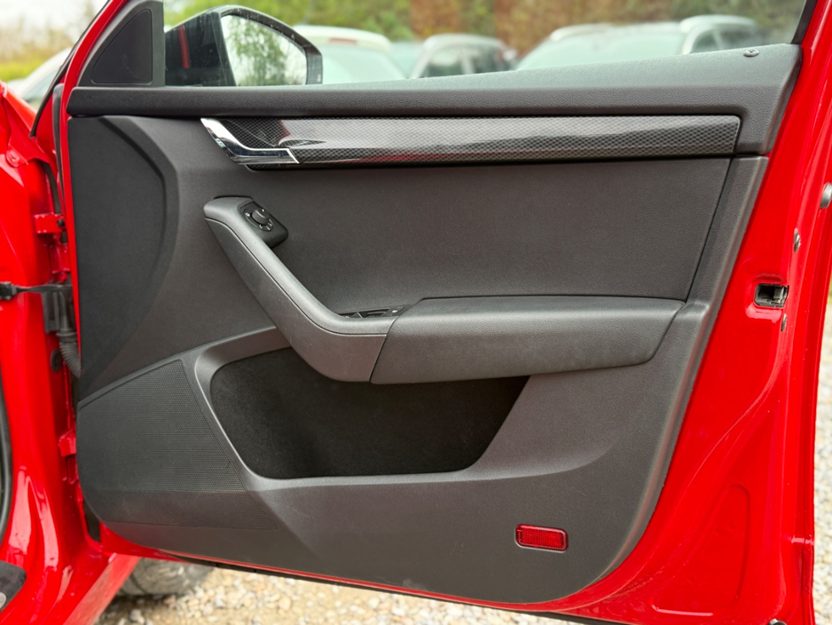 2016 Skoda Octavia - image 17