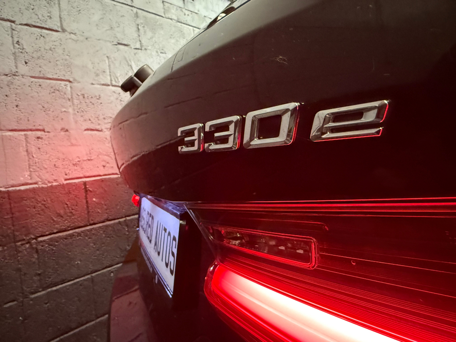 2022 BMW 3 Series - image 27