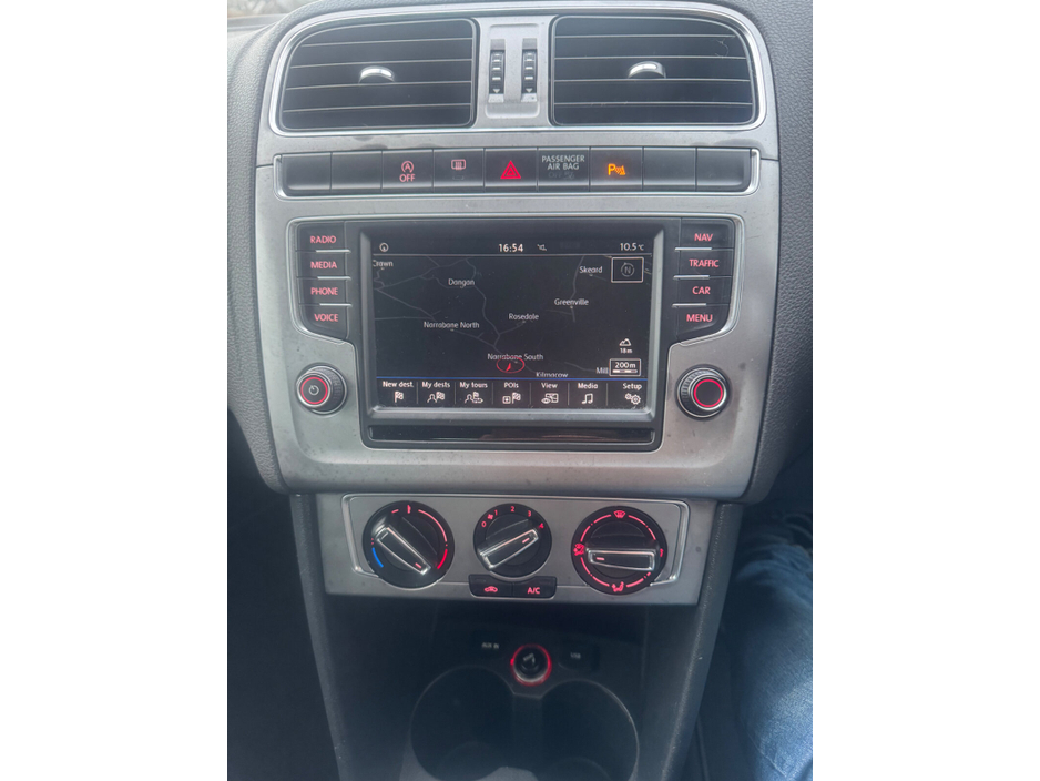 2016 Volkswagen Polo 1.0 5DR 75HP Lounge €9,950