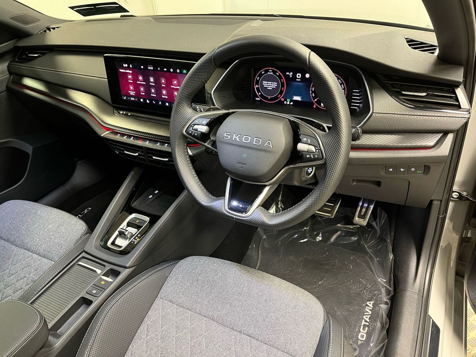 2025 Skoda Octavia - image 8