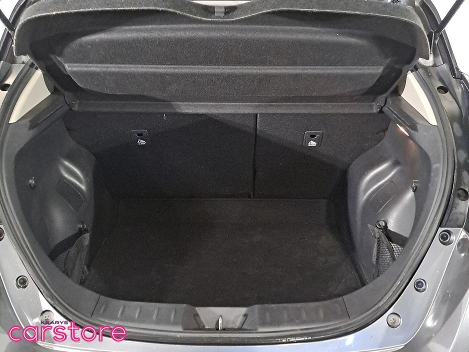 2023 Nissan Leaf - image 19