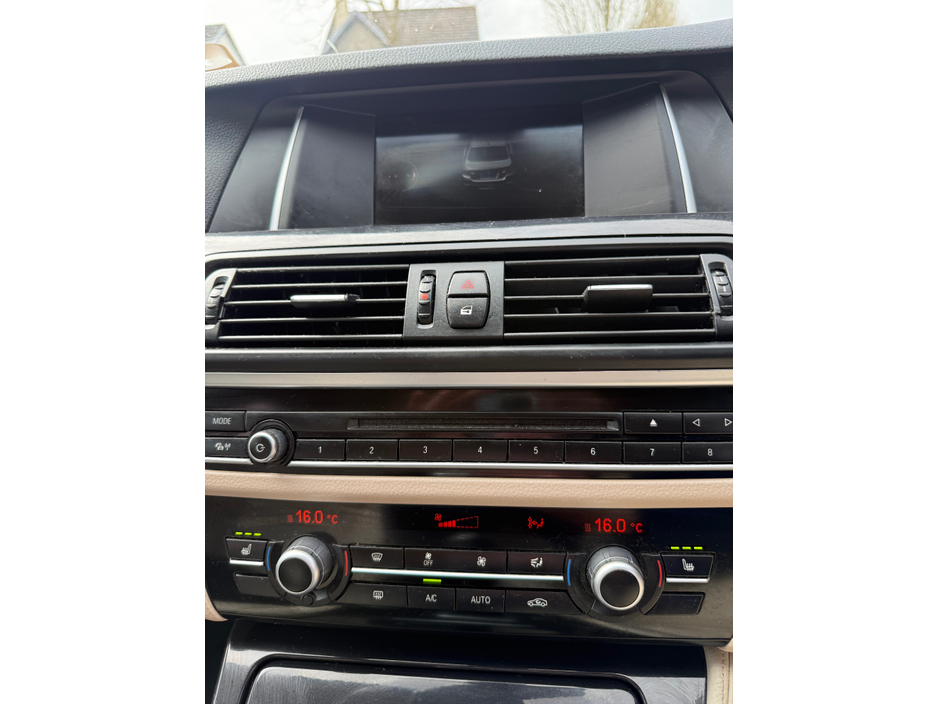 2016 BMW 5 Series - image 10