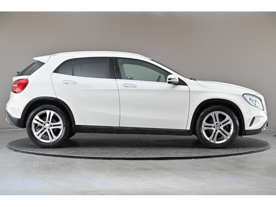 2016 Mercedes-Benz GLA Class GLA 180 *POWERED TAILGATE*HALF LEATHER*REVERSE CAM*PARK SENSORS* €18,690