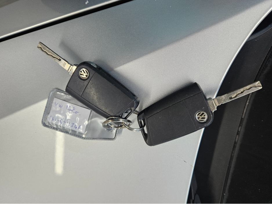 2016 Volkswagen Polo - image 8