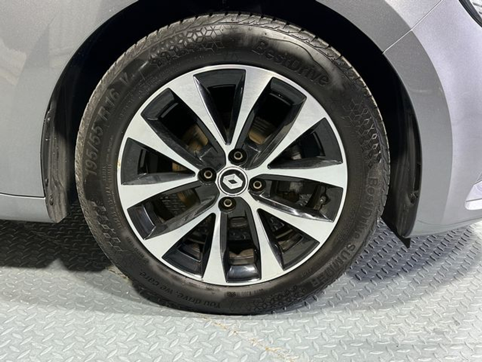 2023 Renault Clio - image 21