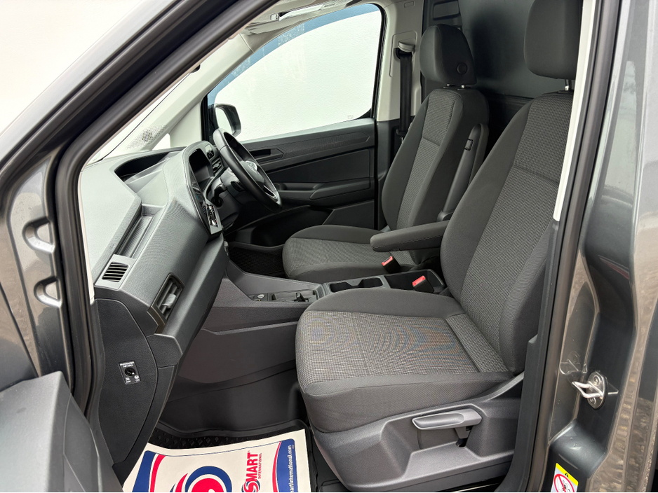 2025 Volkswagen Caddy - image 16