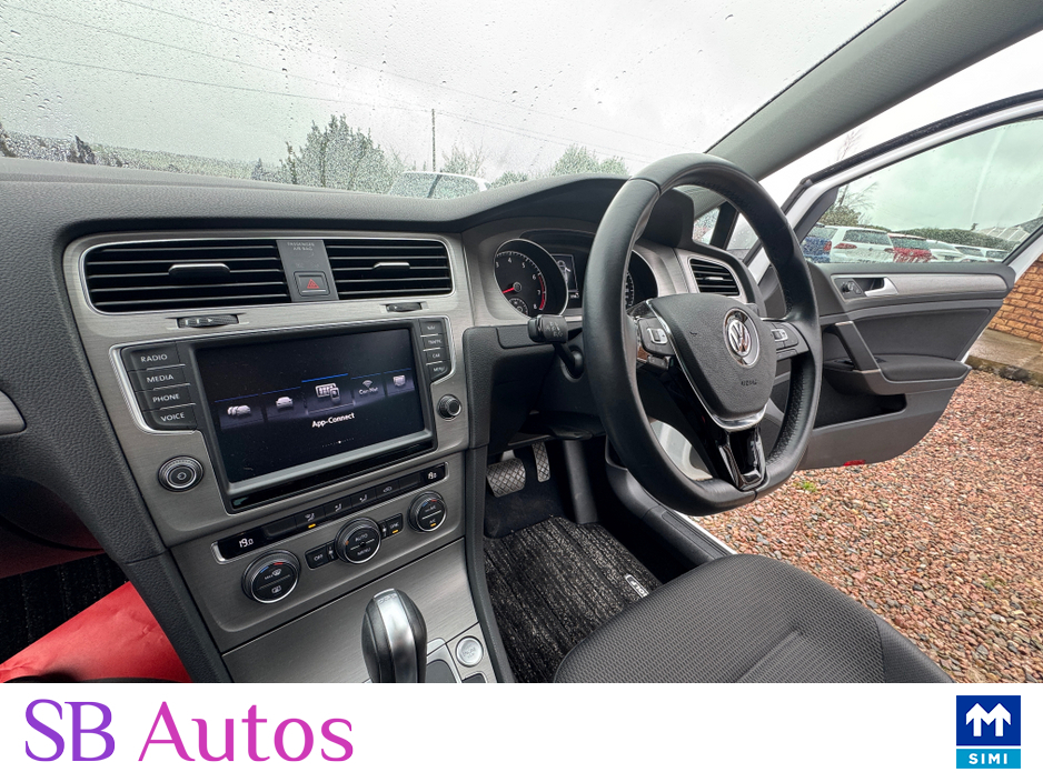 2017 Volkswagen Golf - image 13