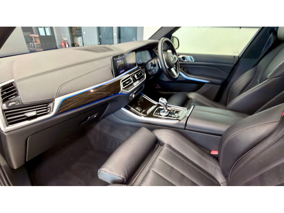 2020 BMW X5 - image 16