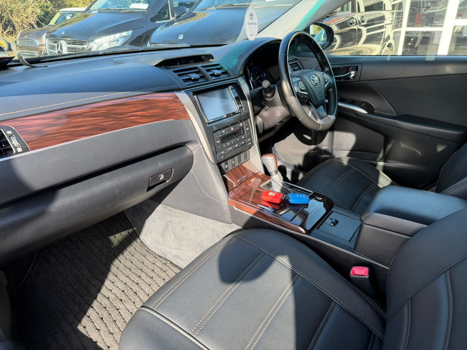 2016 Toyota Camry - image 14