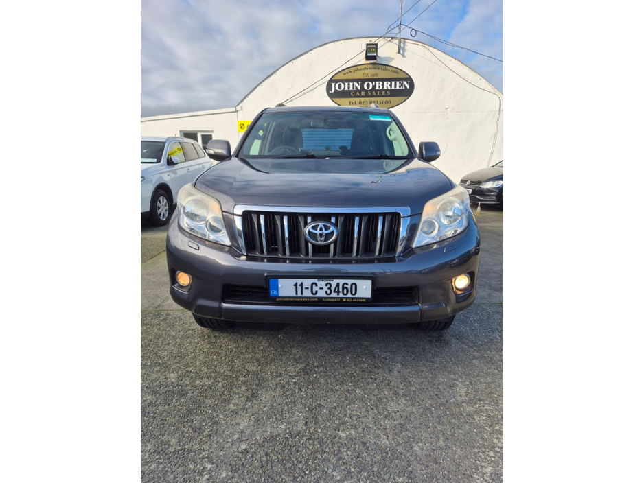 2011 Toyota Landcruiser - image 3