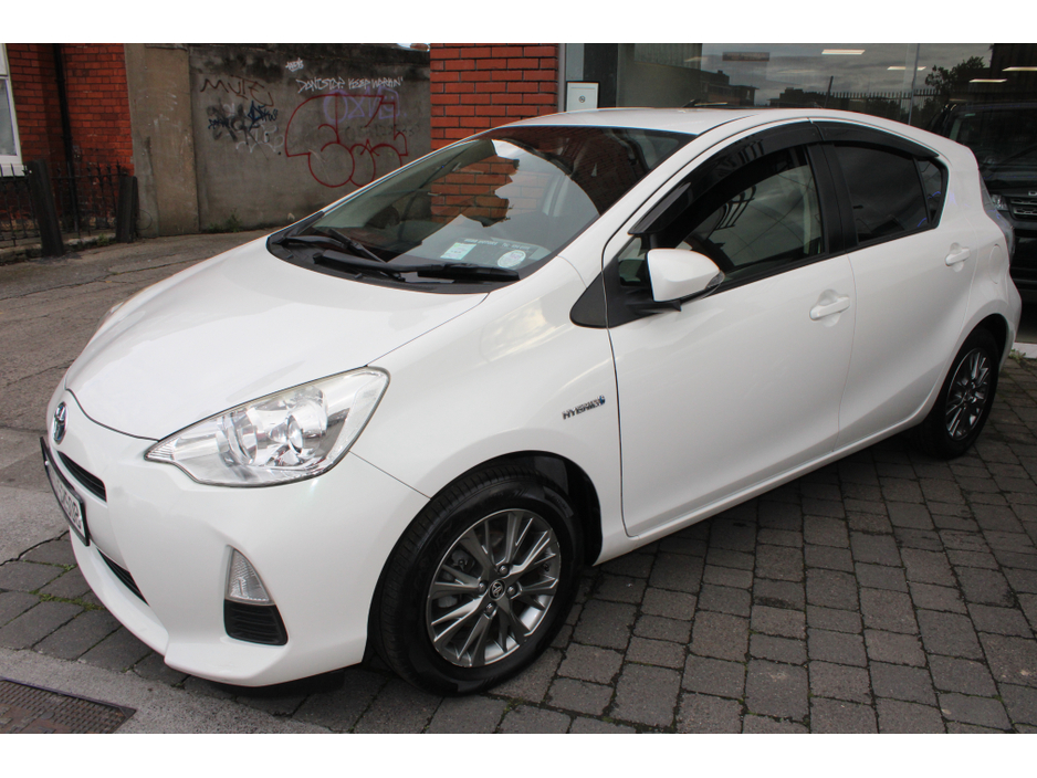 2015 Toyota Aqua SOLD