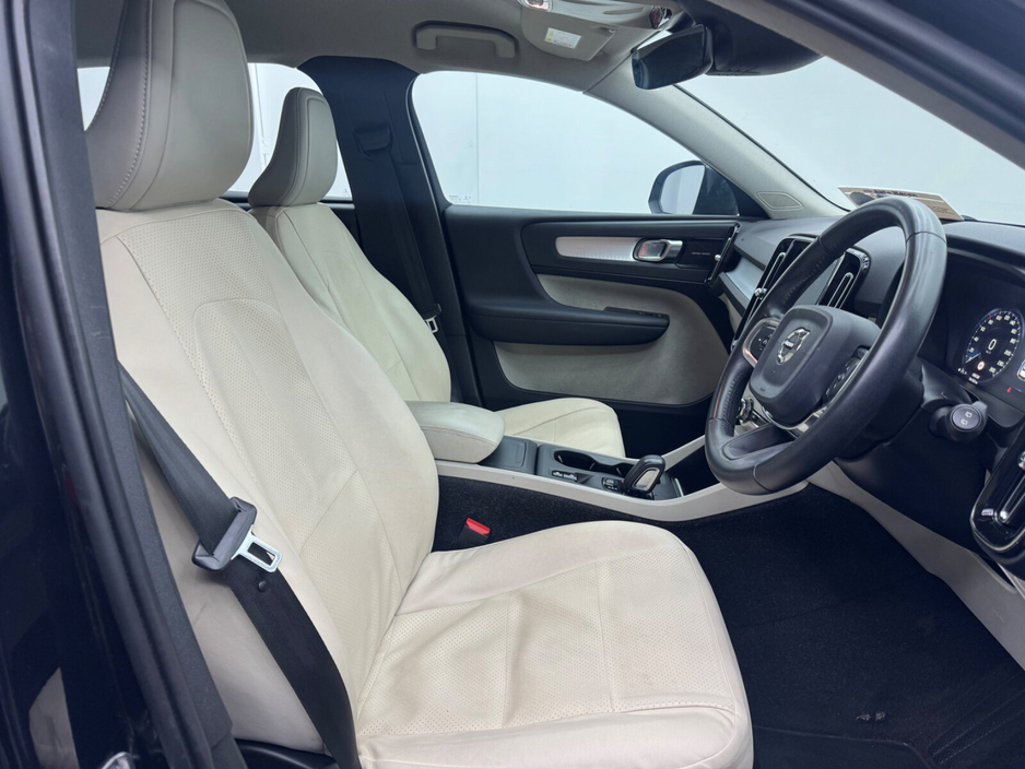2019 Volvo XC40 - image 8