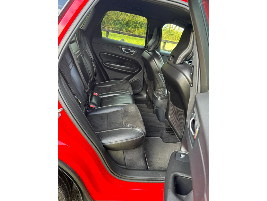2018 Volvo XC60 - image 18