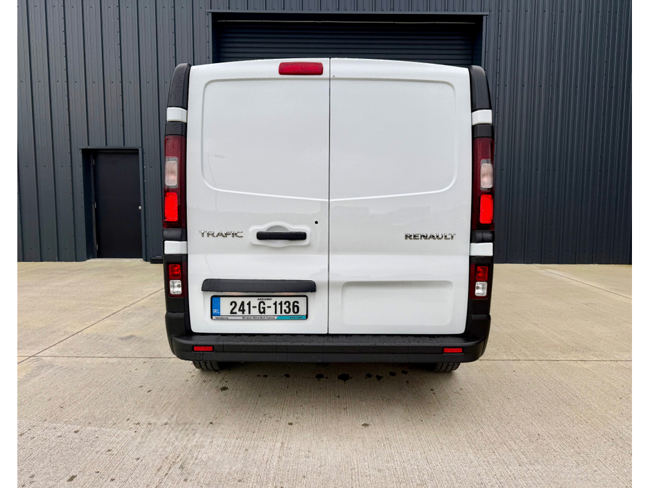 2024 Renault Trafic - image 10